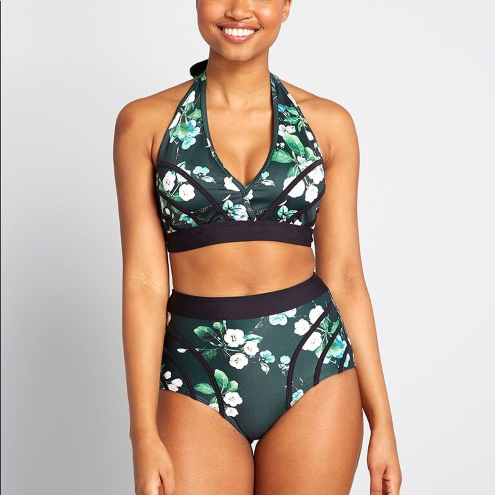 NWOT ModCloth Gilda swim TOP ONLY